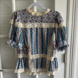 Stellah Blouse Medium Blue and Cream Flutter Sleeve Peplum Lace